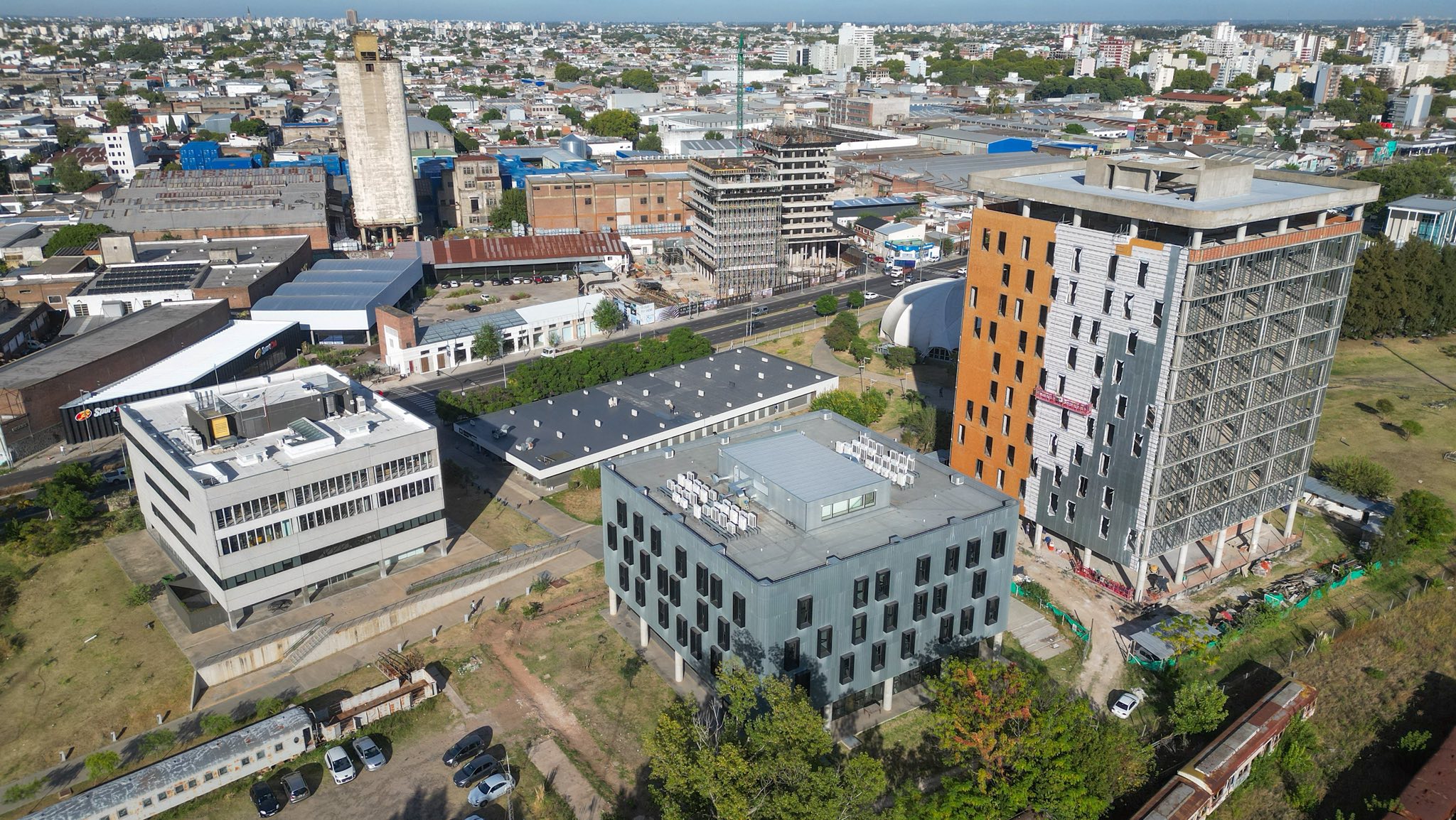 Avanza la obra de la Torre de Innovación de la UNSAM: Sumará laboratorios y espacios para investigación